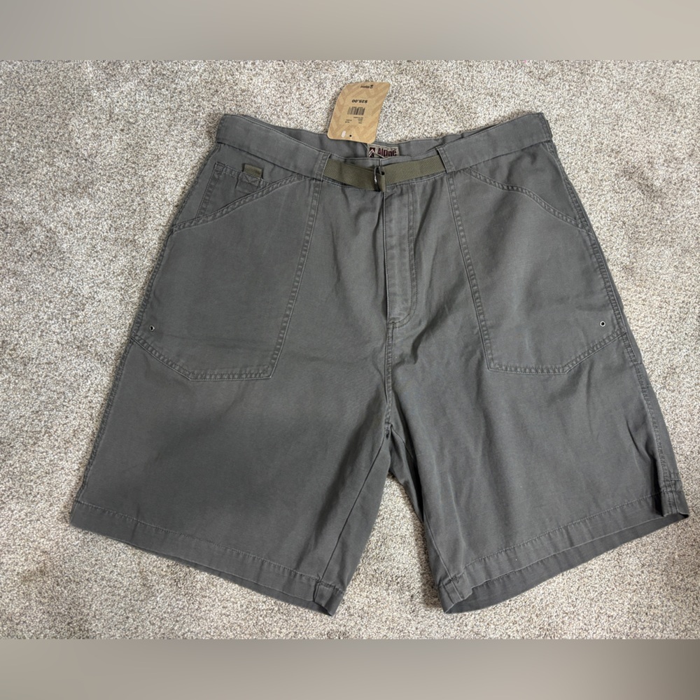 NWT Alpine Design Outdoor Hiking Cargo Shorts Green/Grey‎ Size 38